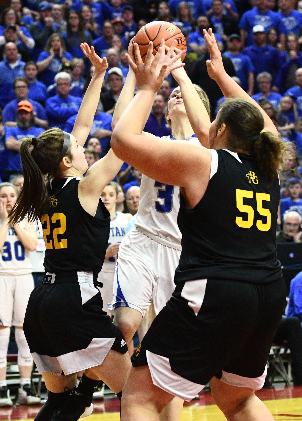 Newell-Fonda vs Bishop Garrigan state basketball